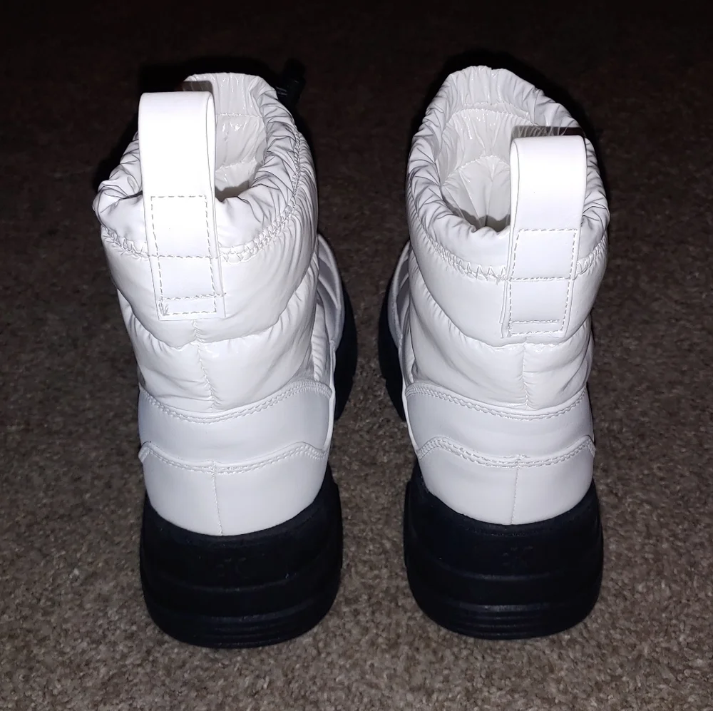 Calvin Klein white shiny puffy boots - Picture 5 of 11